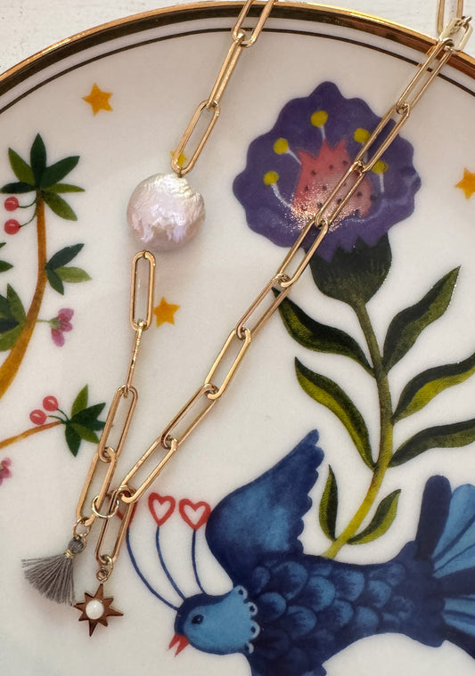 Collana con perla e ciondoli