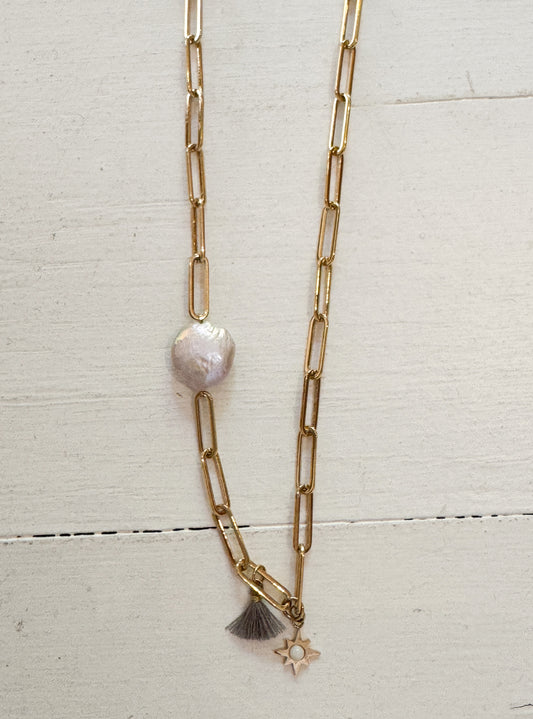 Collana con perla e ciondoli
