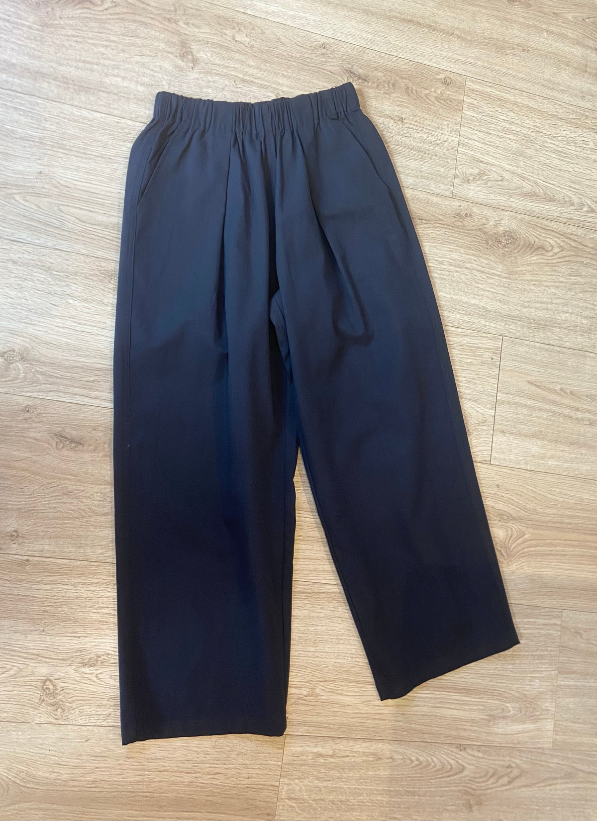 Pantaloni blu navy con pinces