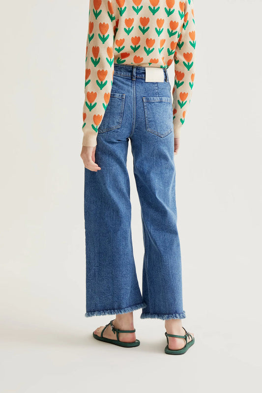 Jeans blu con orlo tagliato a vivo