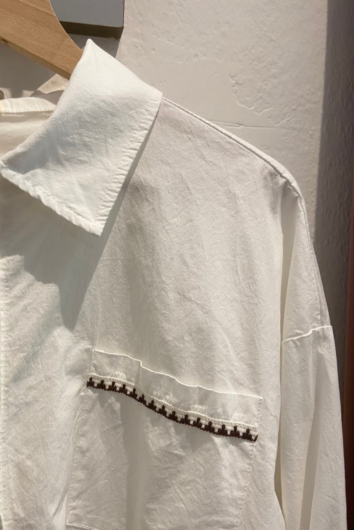 Camicia ricami e volant
